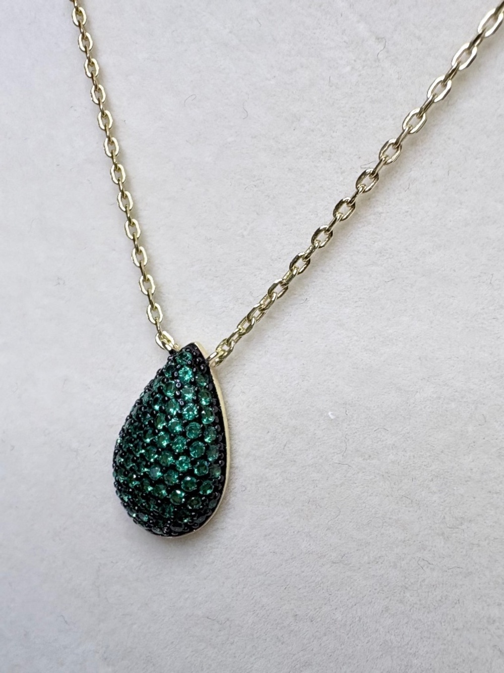 Necklace w Teardrop shaped pendant & emerald pavè cz stones